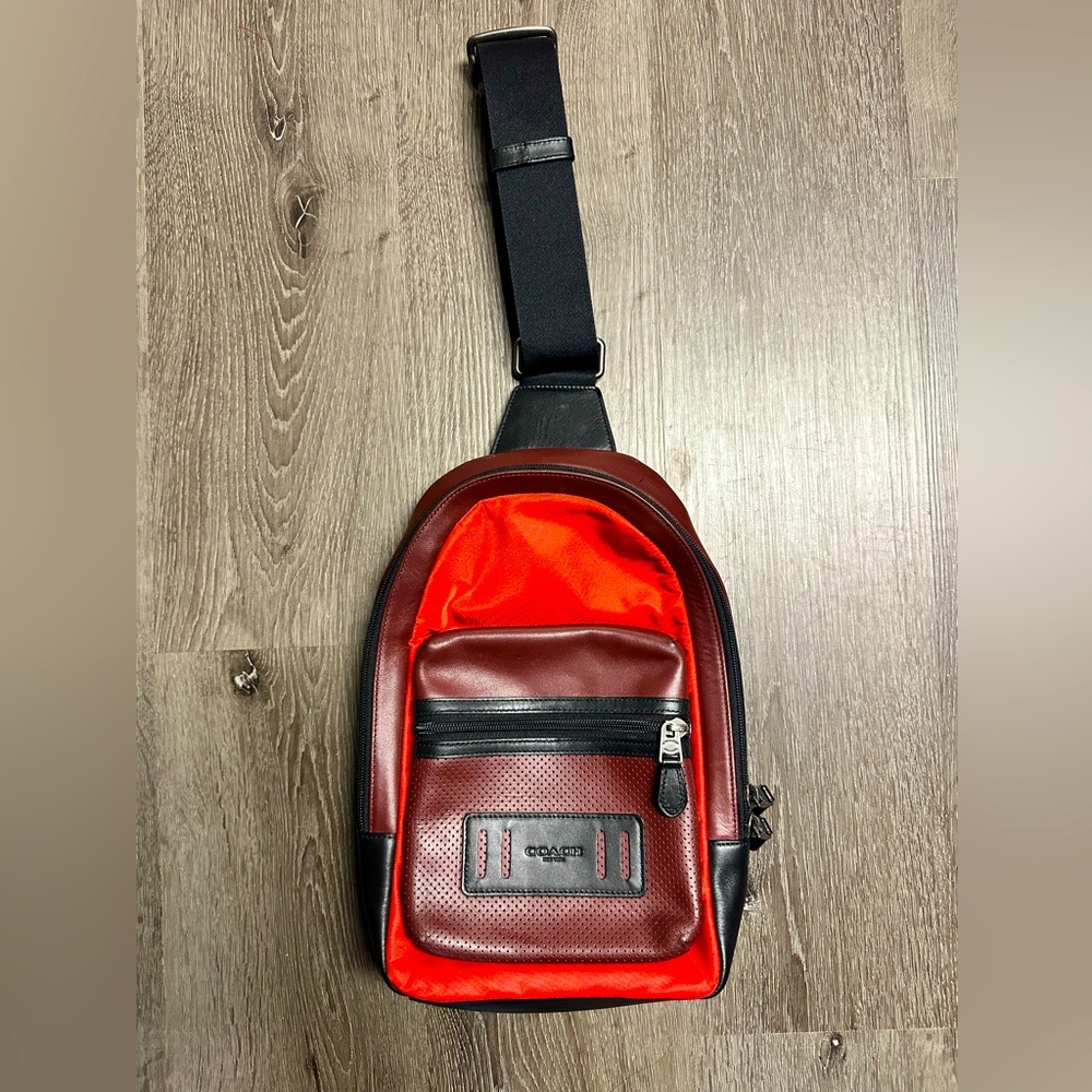 Men’s Coach Sling Bag EUC